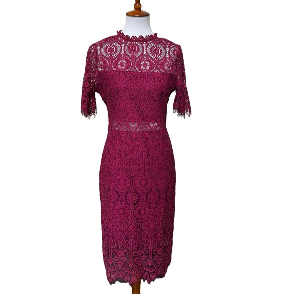 • Lulu's Burgundy Lace Midi Dress •